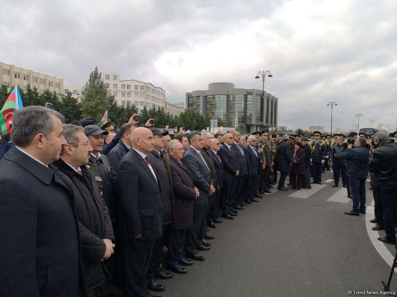 Monument to Azerbaijan’s National Hero Albert Agarunov opens in Baku (PHOTO)