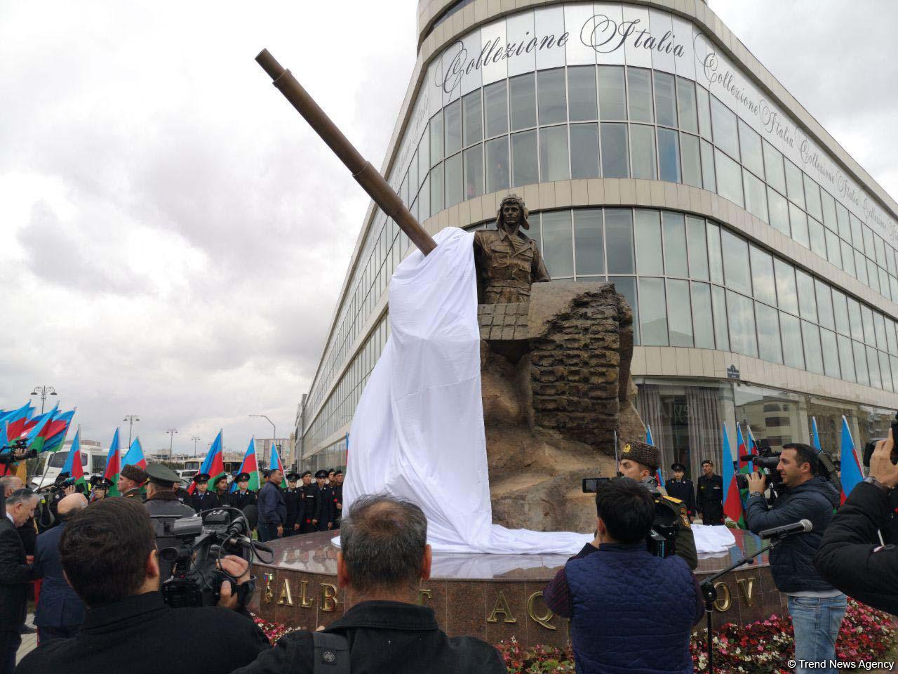 Monument to Azerbaijan’s National Hero Albert Agarunov opens in Baku (PHOTO)