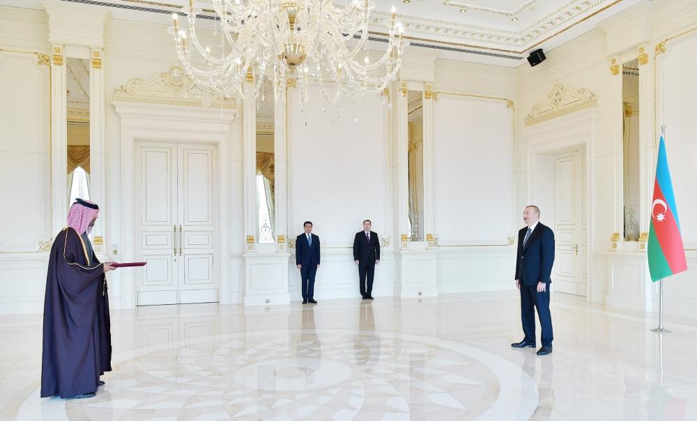 President Ilham Aliyev receives credentials of incoming Qatari ambassador (PHOTO)