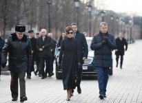 Azerbaijan's First VP Mehriban Aliyeva visits tomb of unknown soldier in Moscow (PHOTO)