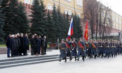 Azerbaijan's First VP Mehriban Aliyeva visits tomb of unknown soldier in Moscow (PHOTO)