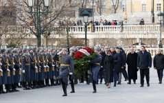 Azerbaijan's First VP Mehriban Aliyeva visits tomb of unknown soldier in Moscow (PHOTO)