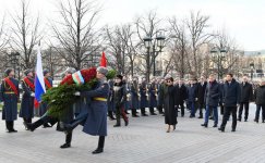 Azerbaijan's First VP Mehriban Aliyeva visits tomb of unknown soldier in Moscow (PHOTO)