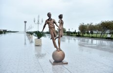 President Ilham Aliyev views conditions created at newly built part of Sumgayit Boulevard Complex (PHOTO)