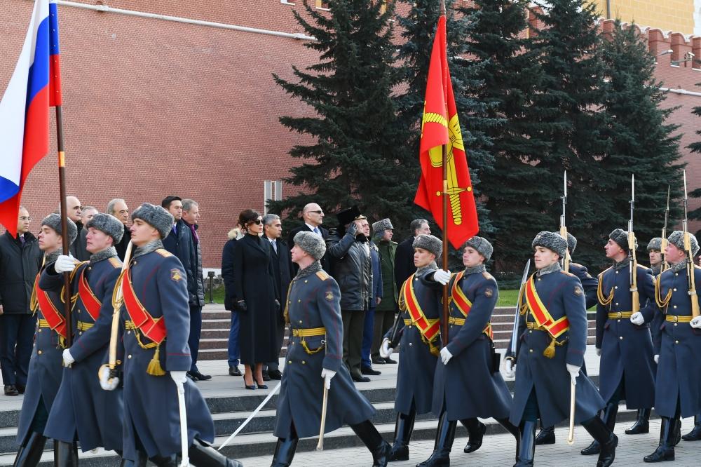 Azerbaijan's First VP Mehriban Aliyeva visits tomb of unknown soldier in Moscow (PHOTO)