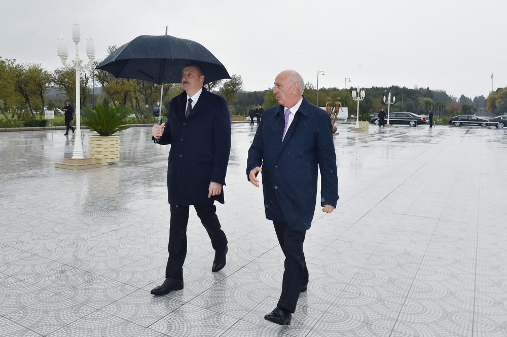 President Ilham Aliyev views conditions created at newly built part of Sumgayit Boulevard Complex (PHOTO)