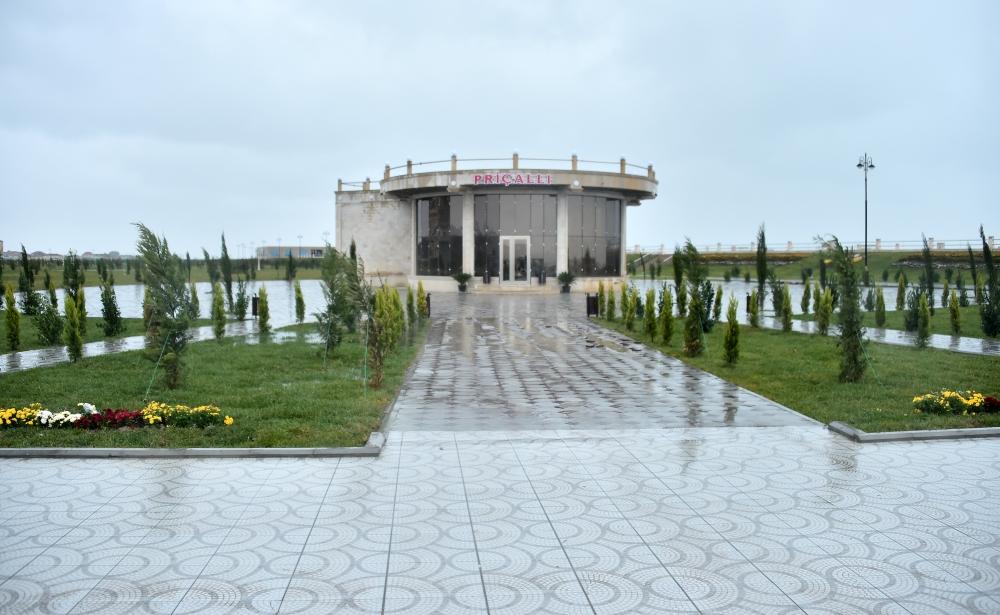 President Ilham Aliyev views conditions created at newly built part of Sumgayit Boulevard Complex (PHOTO)