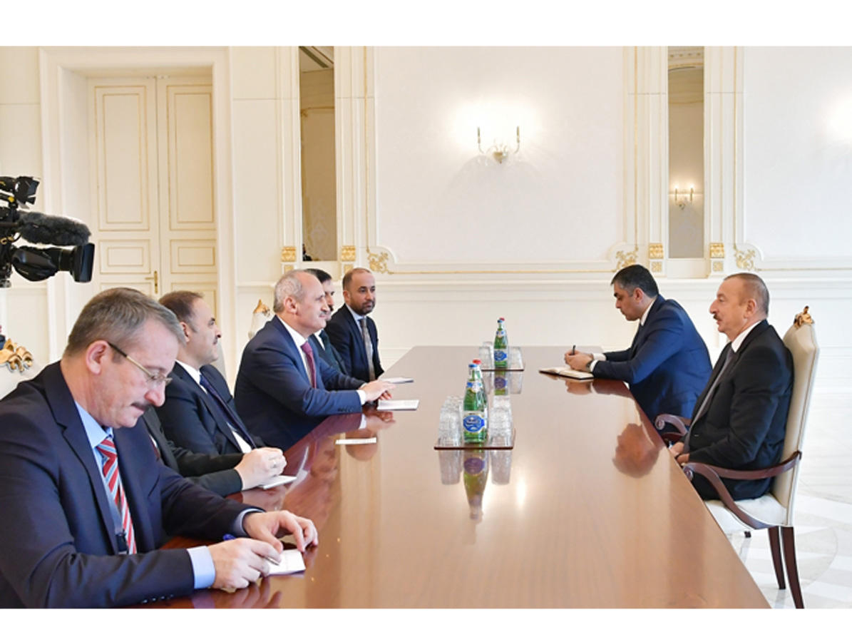 President Ilham Aliyev receives delegation led by Turkish minister of transport and infrastructure (PHOTO)