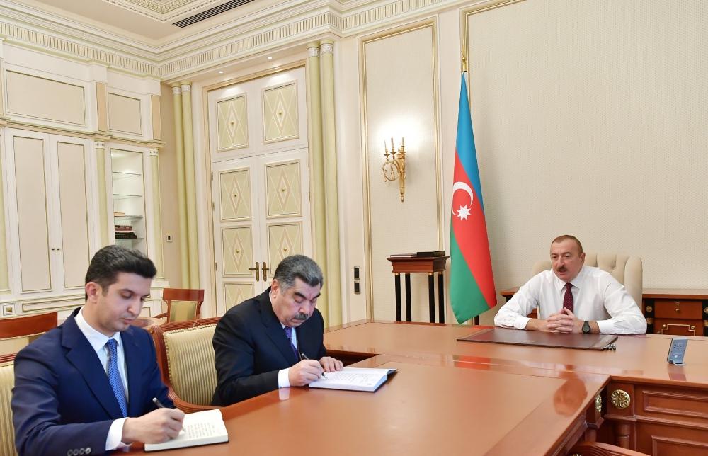 President Ilham Aliyev receives newly appointed Hajigabul, Naftalan executives (PHOTO)