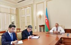 President Ilham Aliyev receives newly appointed Hajigabul, Naftalan executives (PHOTO)