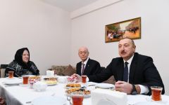 Azerbaijani president views conditions at newly constructed building for earthquake-affected families in Shamakhi (PHOTO)