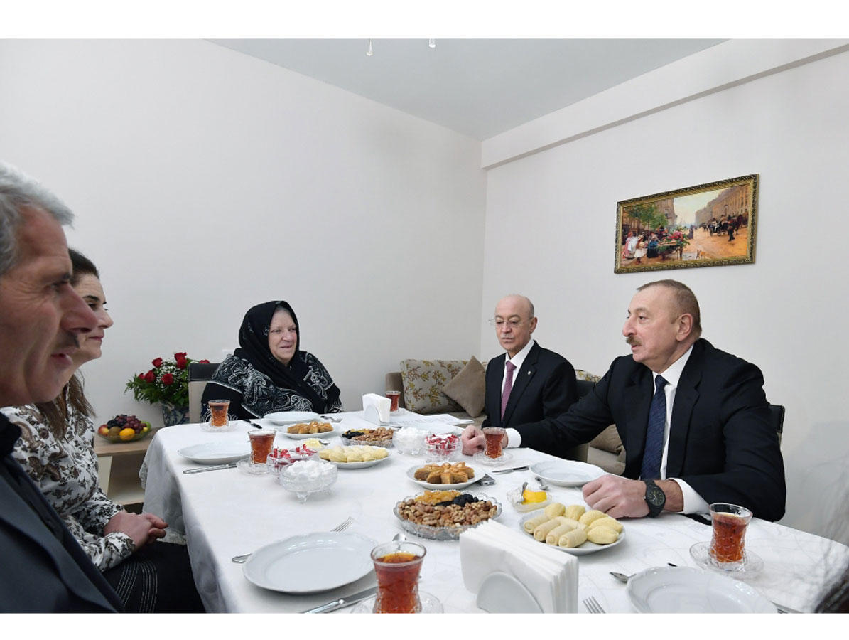 Azerbaijani president views conditions at newly constructed building for earthquake-affected families in Shamakhi (PHOTO)