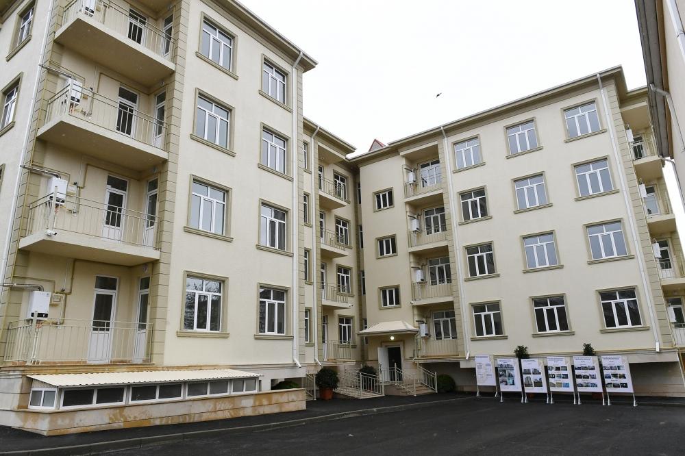 Azerbaijani president views conditions at newly constructed building for earthquake-affected families in Shamakhi (PHOTO)