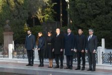 President Ilham Aliyev, First Lady Mehriban Aliyeva visit grave of national leader Heydar Aliyev (PHOTO)