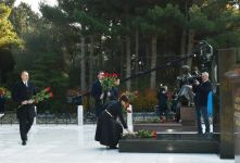 President Ilham Aliyev, First Lady Mehriban Aliyeva visit grave of national leader Heydar Aliyev (PHOTO)
