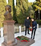 President Ilham Aliyev, First Lady Mehriban Aliyeva visit grave of national leader Heydar Aliyev (PHOTO)