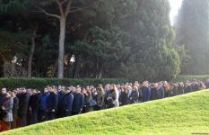 Azerbaijani public reveres memory of great leader Heydar Aliyev (PHOTO)