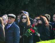 Azerbaijani public reveres memory of great leader Heydar Aliyev (PHOTO)