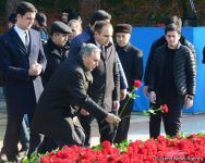 Azerbaijani public reveres memory of great leader Heydar Aliyev (PHOTO)