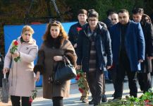 Azerbaijani public reveres memory of great leader Heydar Aliyev (PHOTO)