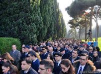Azerbaijani public reveres memory of great leader Heydar Aliyev (PHOTO)