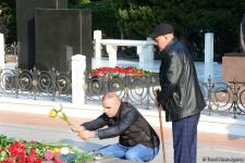 Azerbaijani public reveres memory of great leader Heydar Aliyev (PHOTO)
