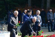 Azerbaijani public reveres memory of great leader Heydar Aliyev (PHOTO)