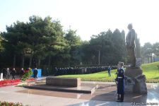 Azerbaijani public reveres memory of great leader Heydar Aliyev (PHOTO)