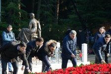 Azerbaijani public reveres memory of great leader Heydar Aliyev (PHOTO)