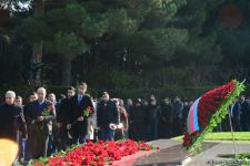 Azerbaijani public reveres memory of great leader Heydar Aliyev (PHOTO)