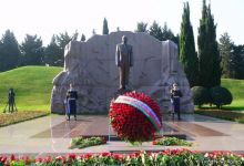 Azerbaijani public reveres memory of great leader Heydar Aliyev (PHOTO)