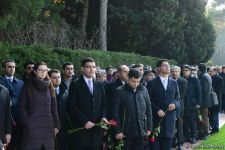 Azerbaijani public reveres memory of great leader Heydar Aliyev (PHOTO)