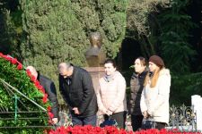 Azerbaijani public reveres memory of great leader Heydar Aliyev (PHOTO)