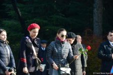 Azerbaijani public reveres memory of great leader Heydar Aliyev (PHOTO)
