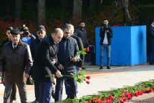 Azerbaijani public reveres memory of great leader Heydar Aliyev (PHOTO)