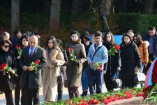Azerbaijani public reveres memory of great leader Heydar Aliyev (PHOTO)