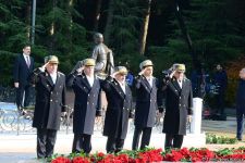 Azerbaijani public reveres memory of great leader Heydar Aliyev (PHOTO)