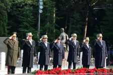 Azerbaijani public reveres memory of great leader Heydar Aliyev (PHOTO)