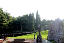 Azerbaijani public reveres memory of great leader Heydar Aliyev (PHOTO)