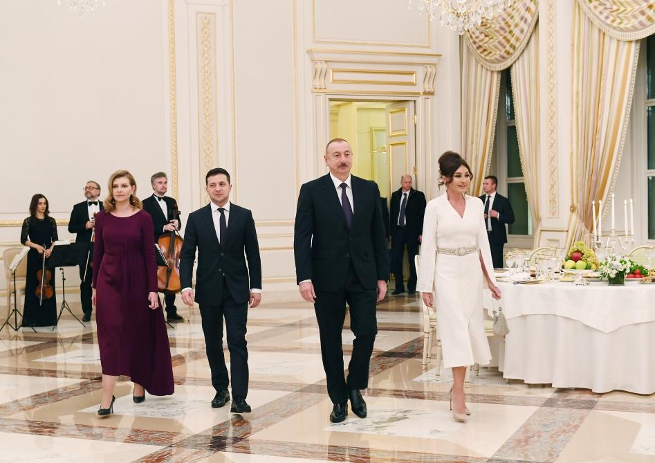 President Ilham Aliyev hosted official reception in honor of Ukrainian President Volodymyr Zelensky (PHOTO)