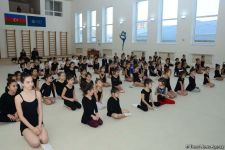 Members of Azerbaijan's national rhythmic gymnastics team meet with young athletes (PHOTO)