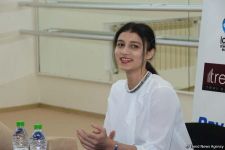 Members of Azerbaijan's national rhythmic gymnastics team meet with young athletes (PHOTO)