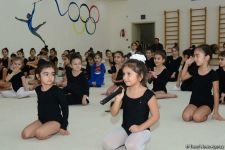 Members of Azerbaijan's national rhythmic gymnastics team meet with young athletes (PHOTO)