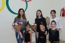 Members of Azerbaijan's national rhythmic gymnastics team meet with young athletes (PHOTO)