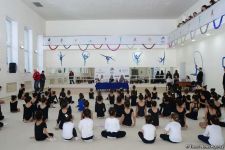 Members of Azerbaijan's national rhythmic gymnastics team meet with young athletes (PHOTO)
