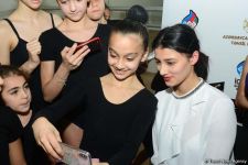 Members of Azerbaijan's national rhythmic gymnastics team meet with young athletes (PHOTO)