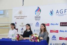 Members of Azerbaijan's national rhythmic gymnastics team meet with young athletes (PHOTO)