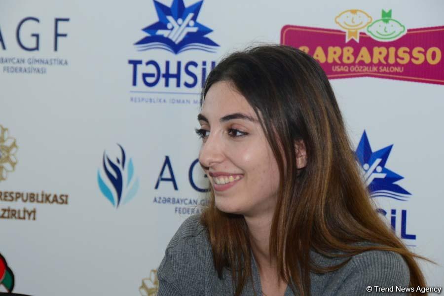 Members of Azerbaijan's national rhythmic gymnastics team meet with young athletes (PHOTO)