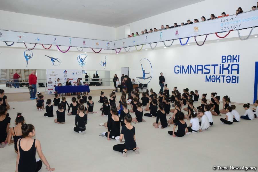 Members of Azerbaijan's national rhythmic gymnastics team meet with young athletes (PHOTO)