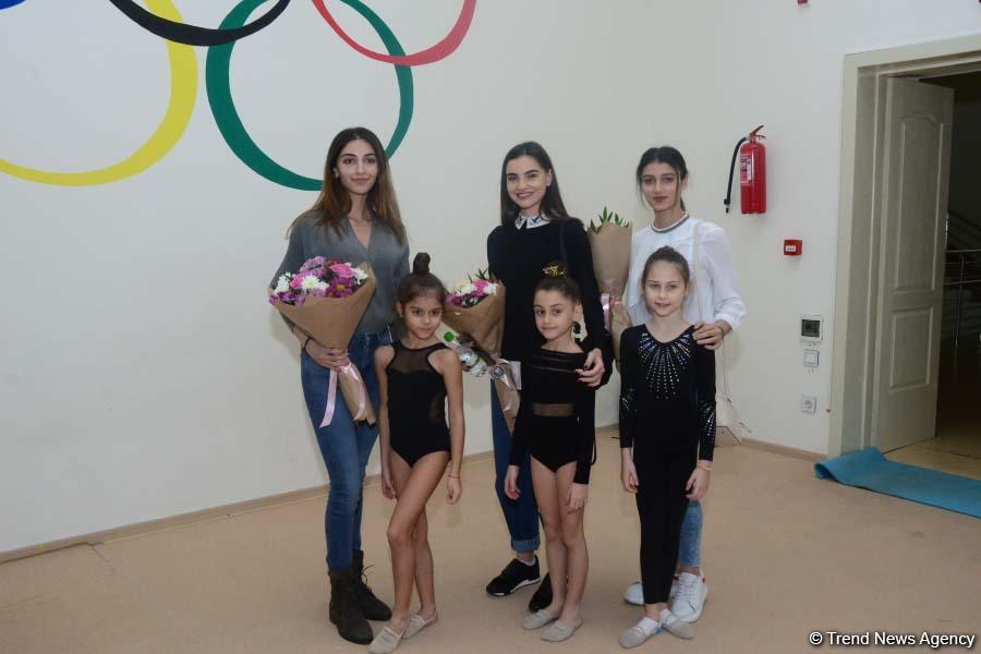 Members of Azerbaijan's national rhythmic gymnastics team meet with young athletes (PHOTO)
